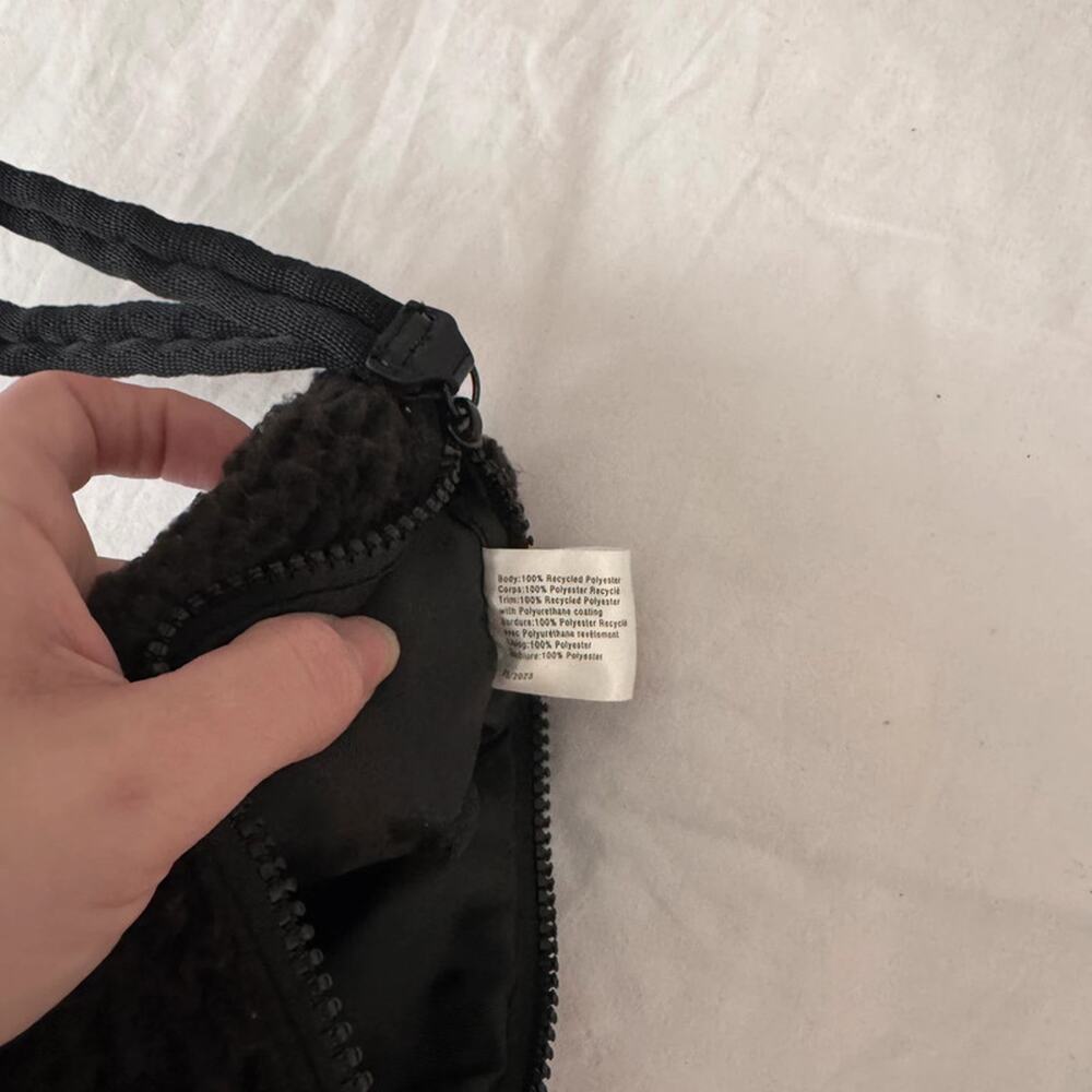 VS Pink Sherpa Cosmetic Wristlet - Picture 10 of 10